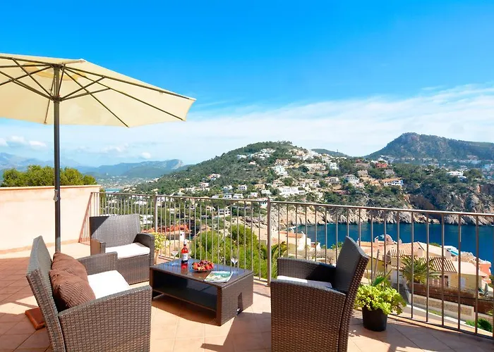 Villa With Enchanting Sea Views And Pool For 7 Guests