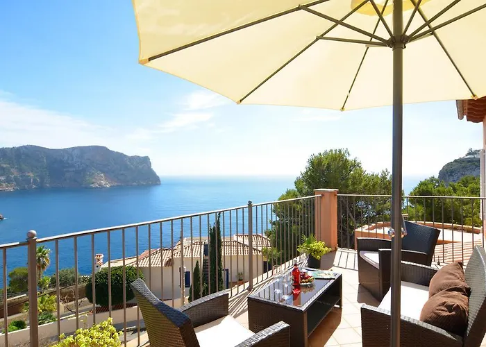 Villa With Enchanting Sea Views And Pool For 7 Guests